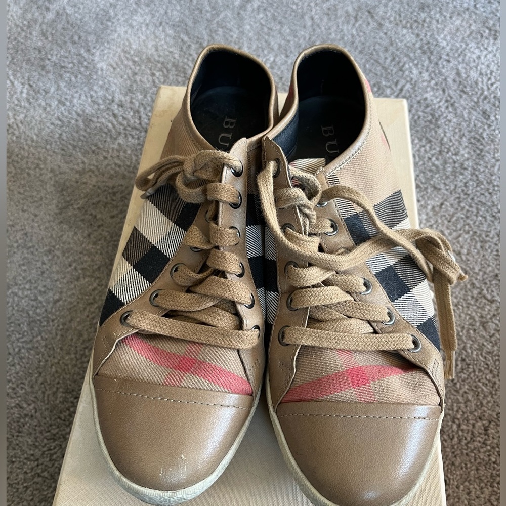Vintage Original Burberry Women’s gently worn size 8